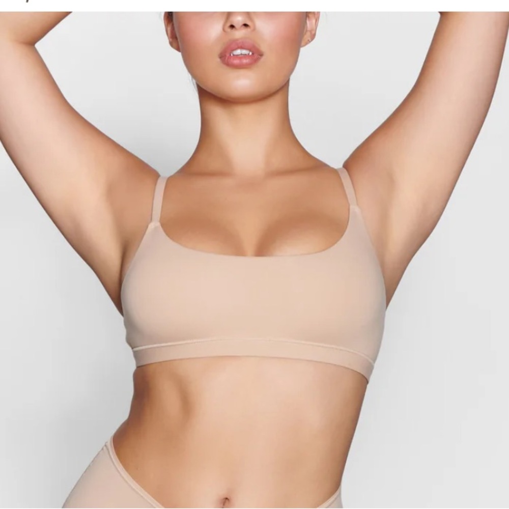 Skims Fits Everybody Scoop Bralette in Mica color